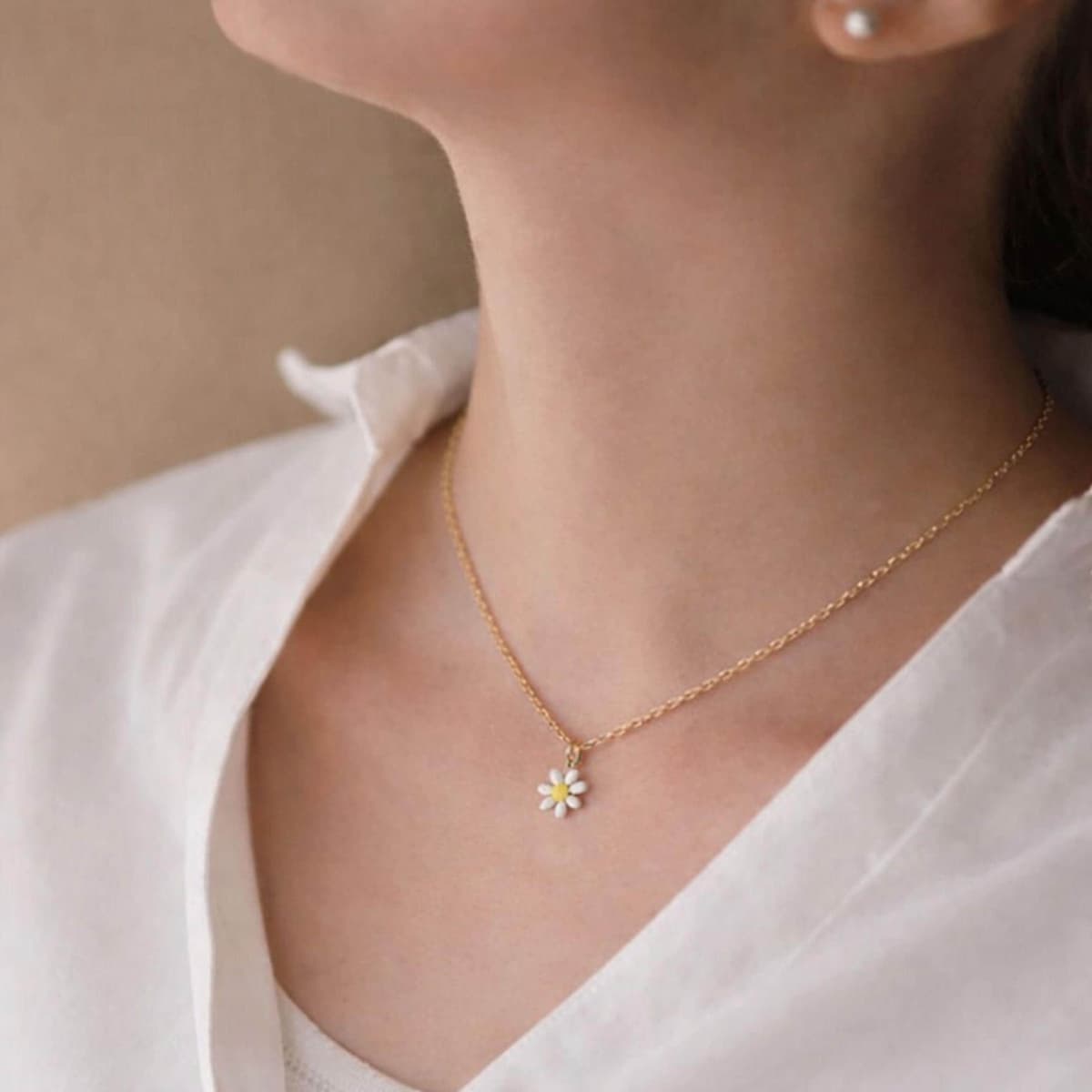 Tiny Daisy Necklace - Gold Plated Enamel Flower Pendant | Kreths Pearl Jewelry
